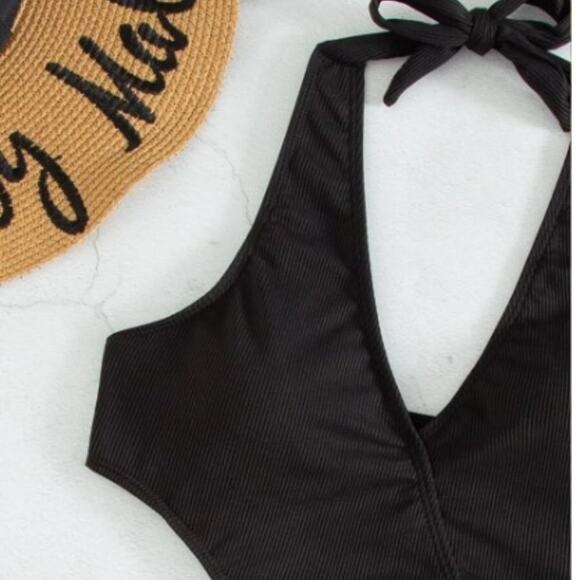 One Piece Bathing Suit CUT OUT Size M Black Figure Flattering Criss Cross Beach - Picture 8 of 12